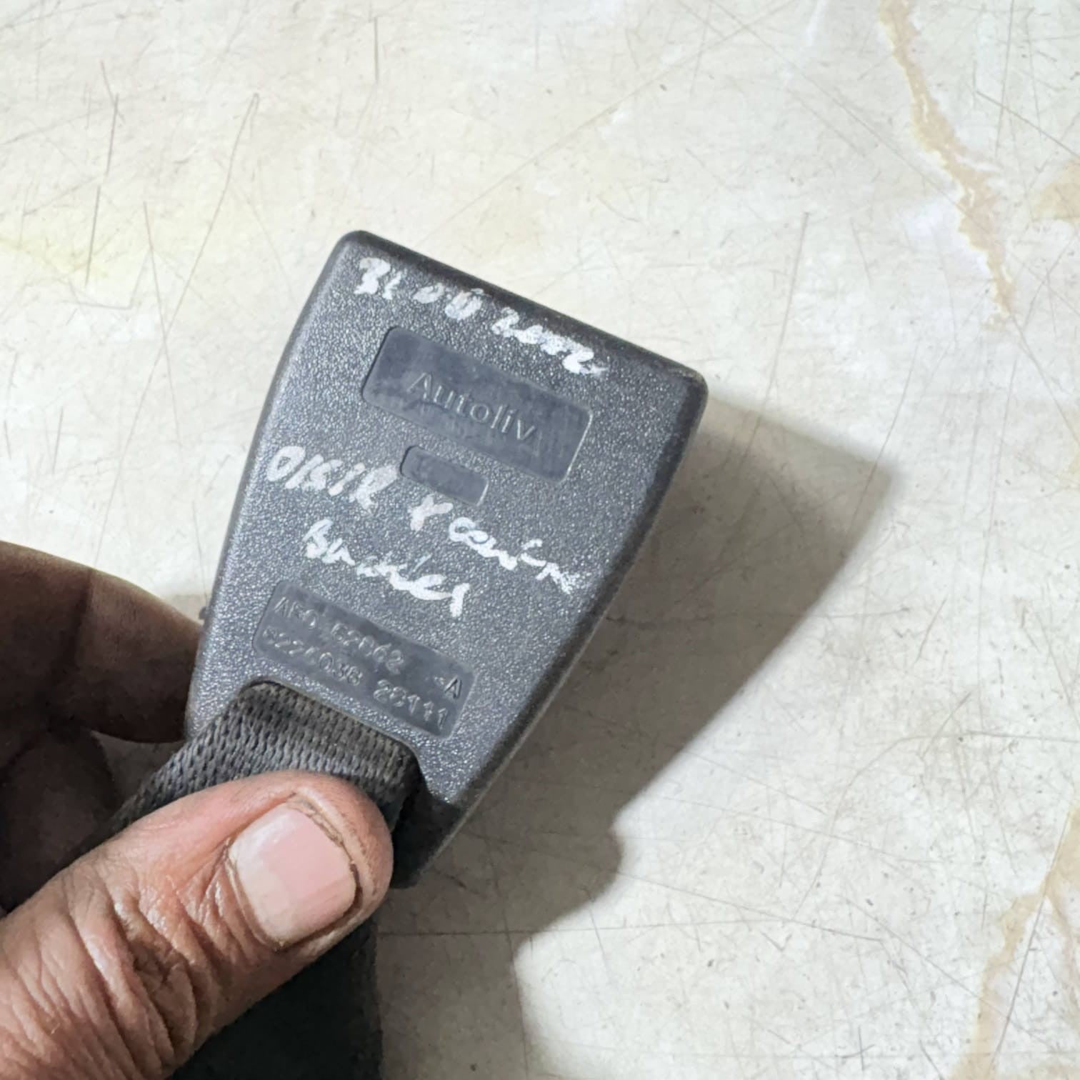 BMW 3 E46 Driver Rear Middle Seat Buckle 8226039 8226038
