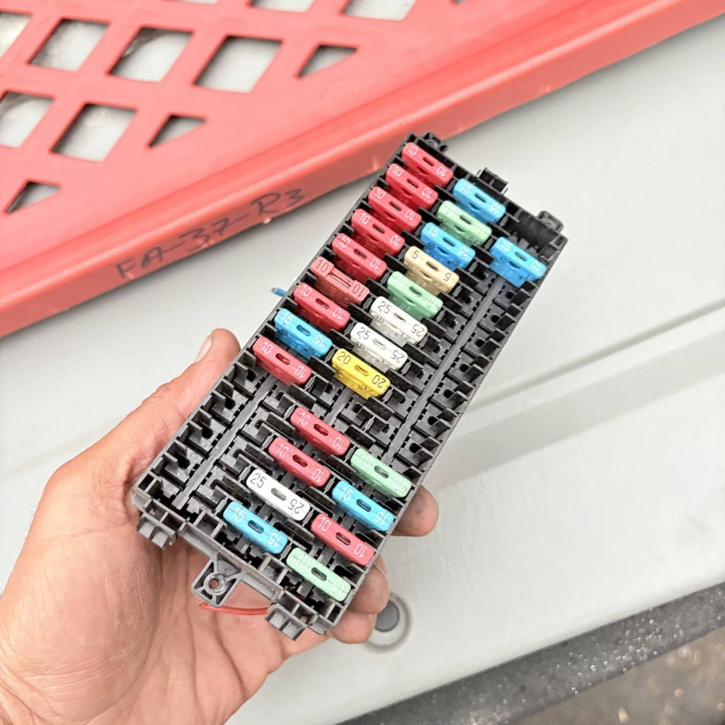 Nissan Primastar Fusebox 2002-2006 | Renault Trafic II X83 2001-2006 1673153