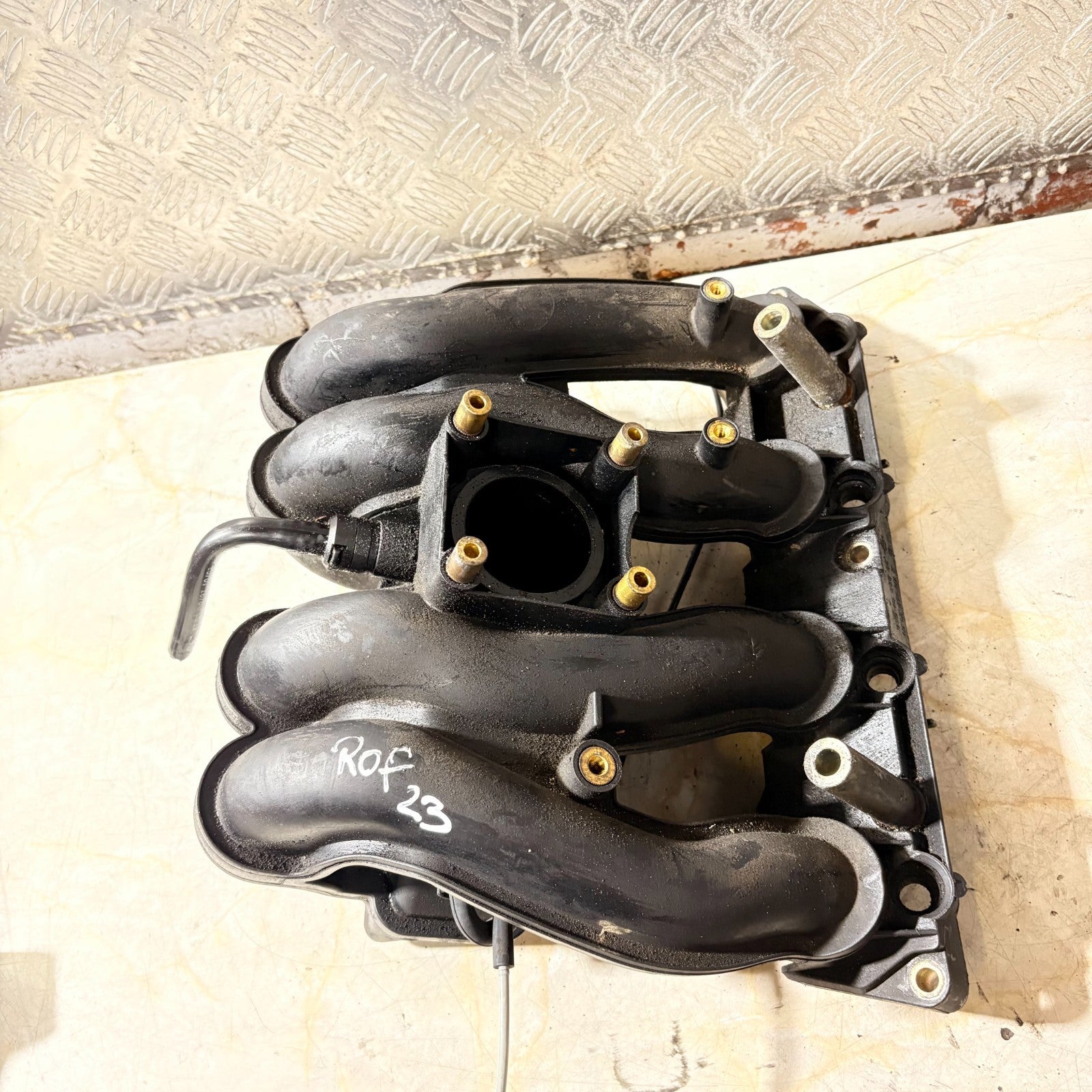 Intake manifold MERCEDES-BENZ 1998 W220 S CLASS A 111 14021 01