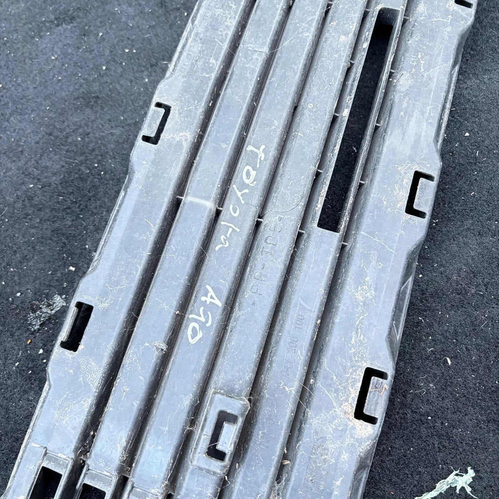 Toyota Aygo MK2 2014-2018 Front Bumper Lower Centre Grille 162041200100