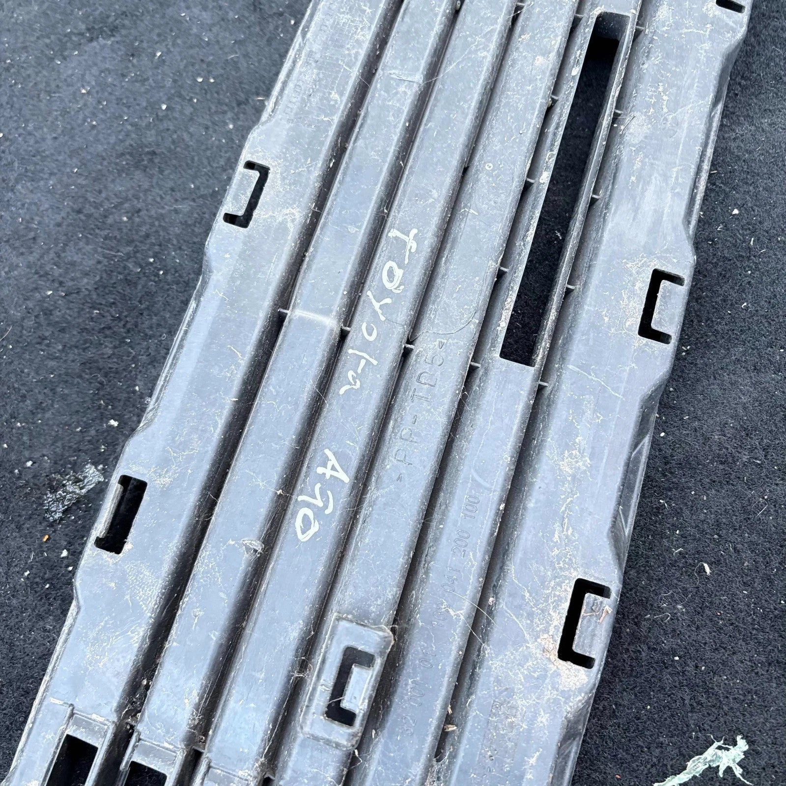 Toyota Aygo MK2 2014-2018 Front Bumper Lower Centre Grille 162041200100