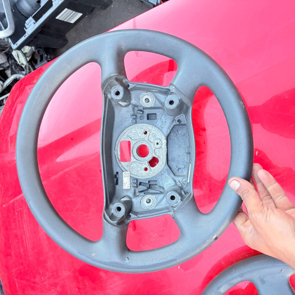 Audi A4 2.5 v6 4-Spoke Steering Wheel 8E0000124