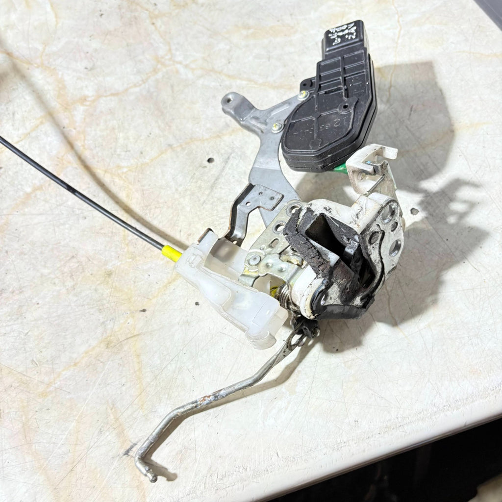 Peugeot 2006 Front Left Door Lock Mechanism