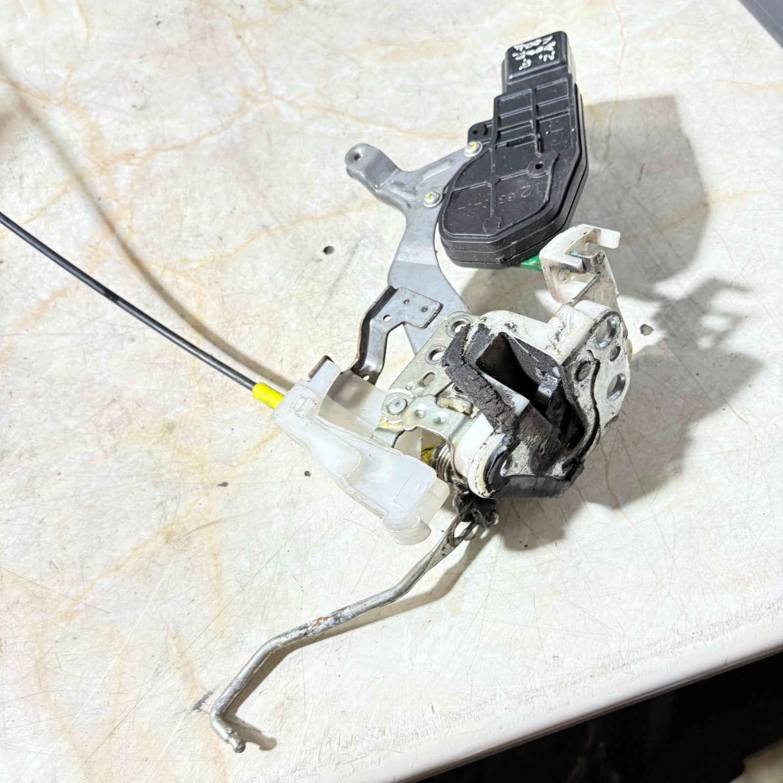 Peugeot 2006 Front Left Door Lock Mechanism