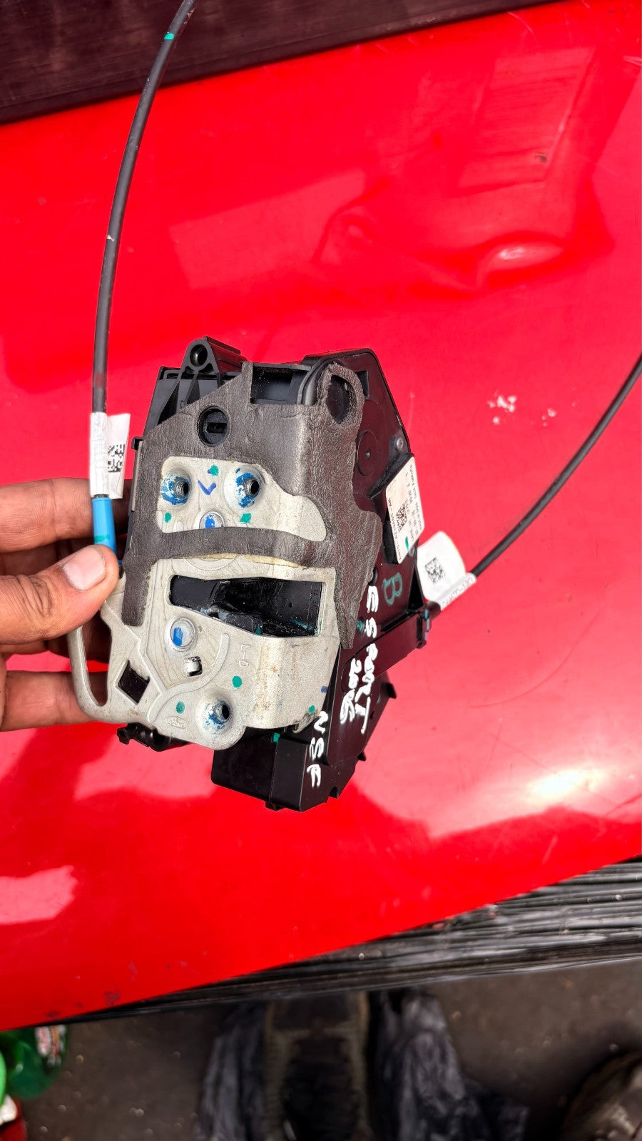 FORD ECOSPORT DOOR LOCK FRONT LEFT EN15-A219A65-AB 2016