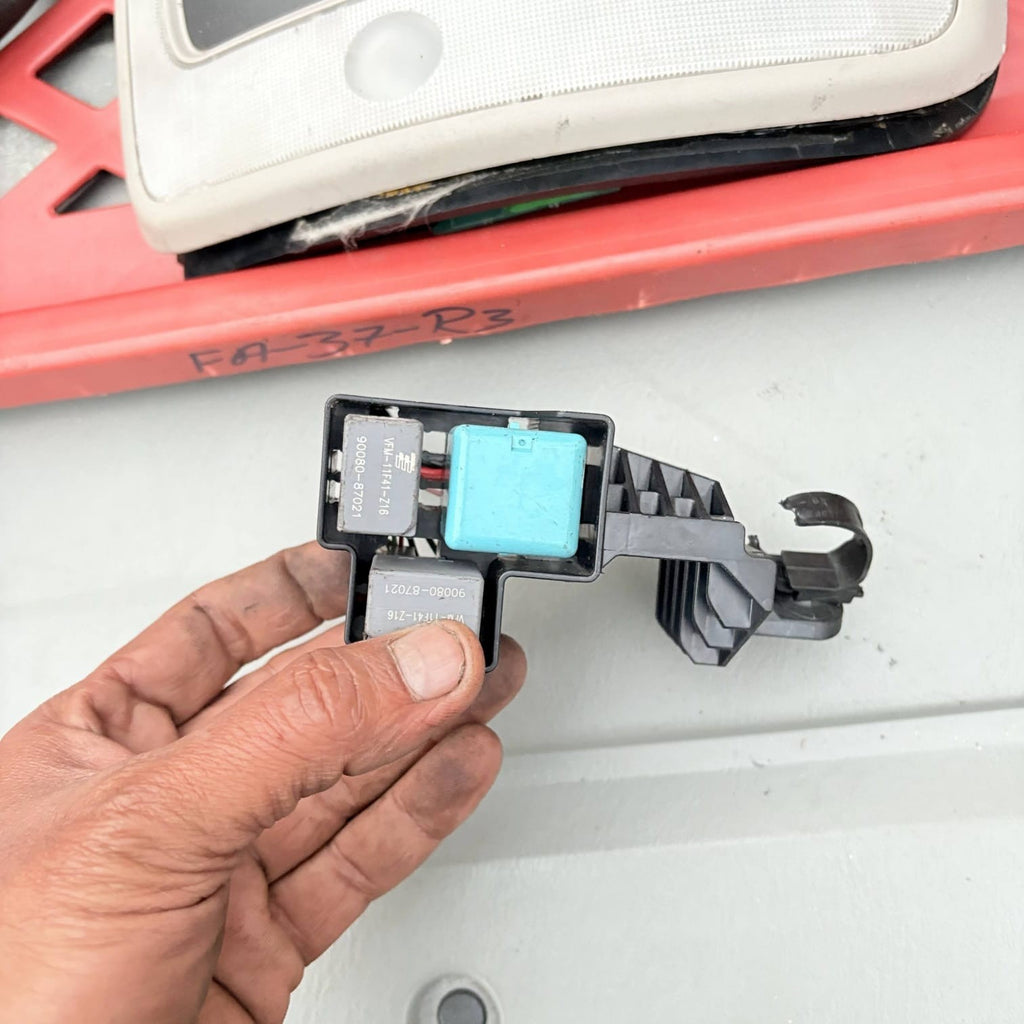 Peugeot 107 Aygo C1 P01-1 Relay Connector 5605 Relays 5606P01 2005-2014