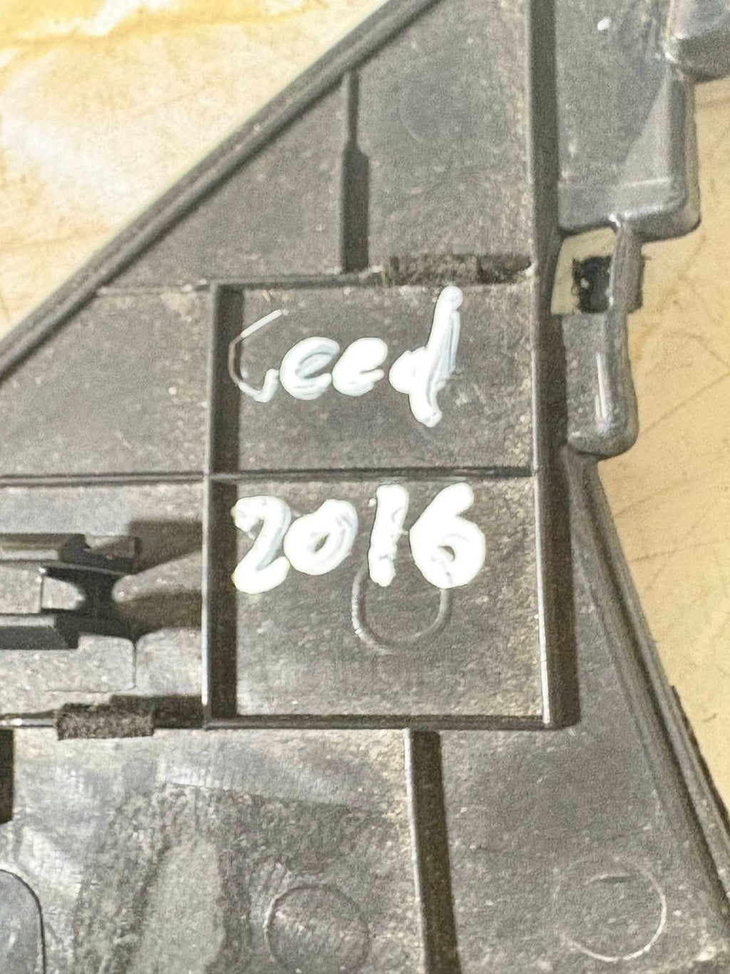 KIA CEED 2016 NSTRUMENT CLUSTER SPEEDOMETER SURROUND TRIM PANEL 84831-A2900