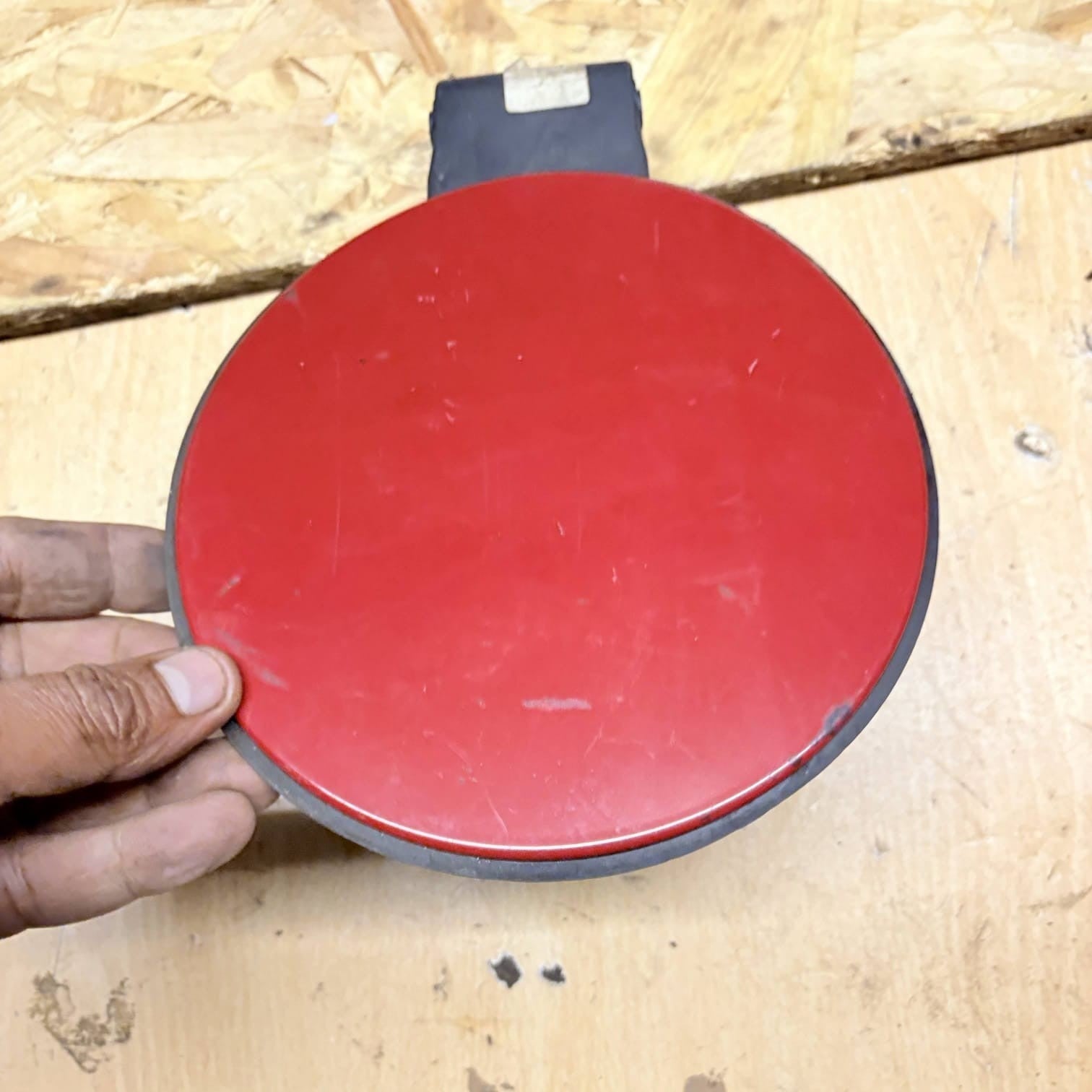 MR959151 038402 ZSB638401 Fuel door Gas cover Tank cap (2006) Red