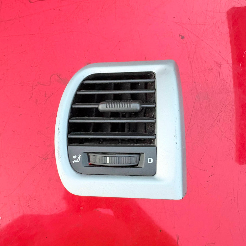 SKODA FABIA MK2 5J 2009-2011 RIGHT DRIVER DASH AIR VENT 5J0819702
