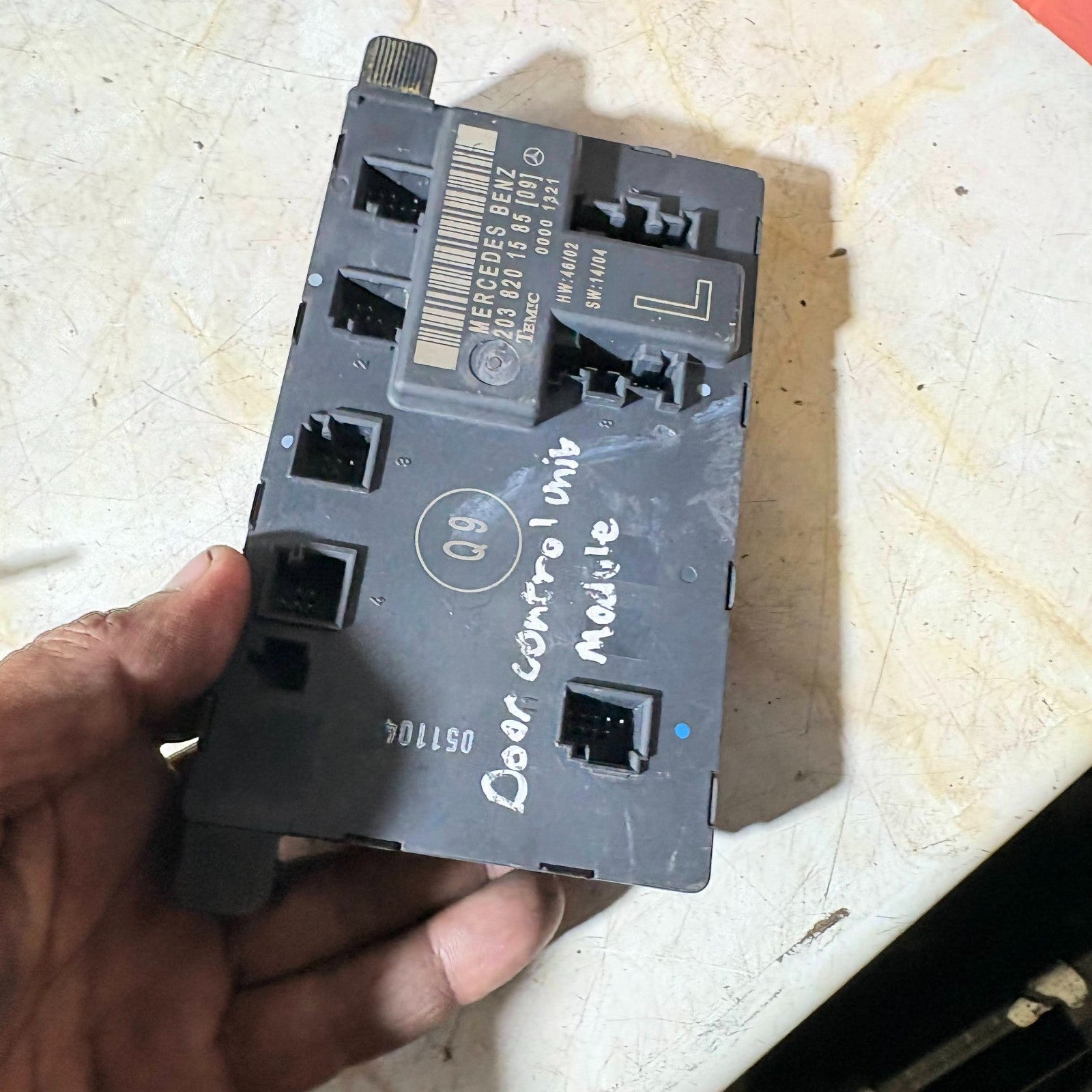 MERCEDES C CLASS C200 LEFT FRONT DOOR CONTROL MODULE A 203 820 15 85