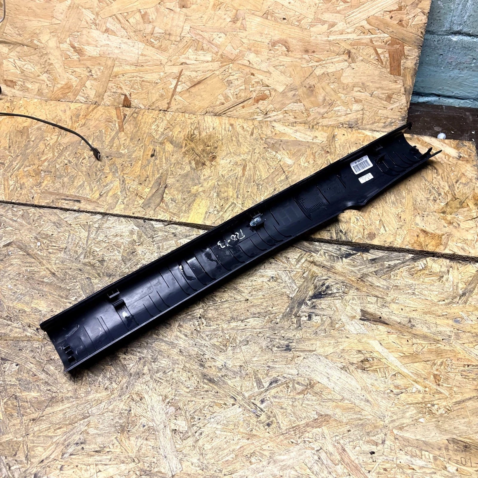 2011-2017 MK3 KIA RIO NSF PASSENGERS SIDE FRONT LEFT SILL COVER 85871-1W001