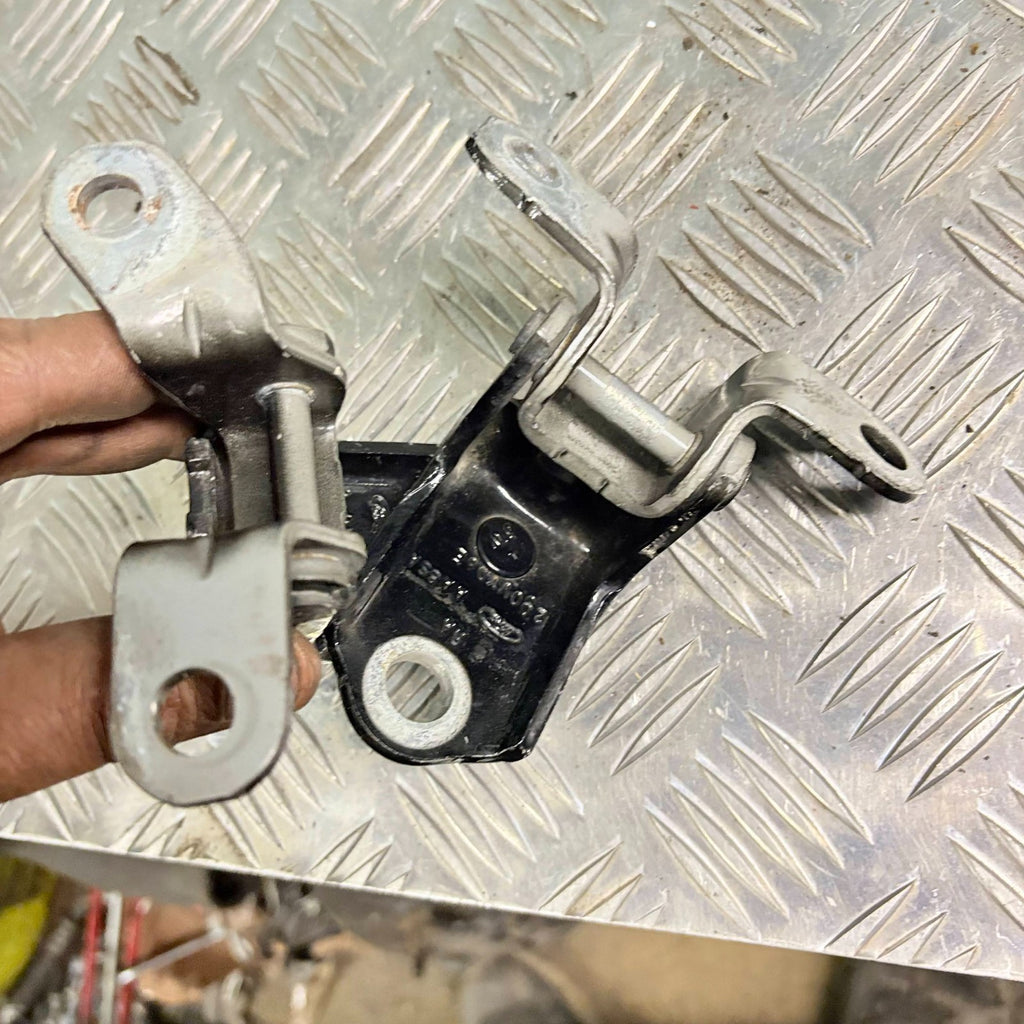 FORD FIESTA ST 2013-16 PAIR OF OFFSIDE RIGHT REAR DOOR HINGES