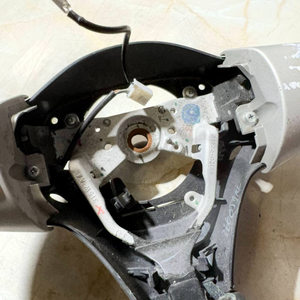 Toyota Yaris Mk2 XP90 2006-2011 Leather Steering Wheel Audio RHD GS120-02460