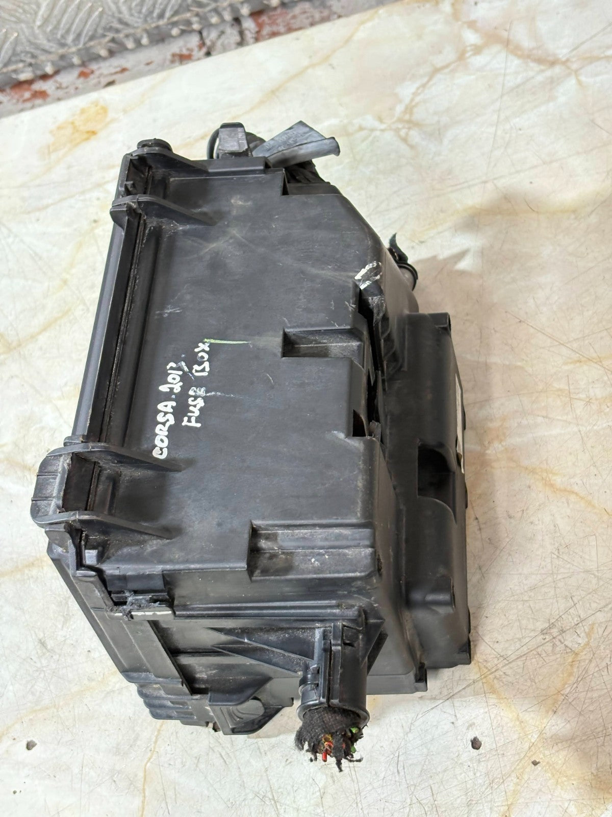 VAUXHALL CORSA 2013 D 1.3 DIESEL CDTI FUSE BOX 13299202