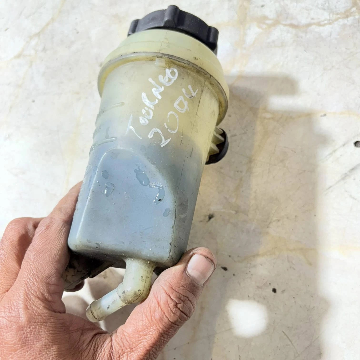 FORD FOCUS MK1 2004 POWER STEERING BOTTLE RESERVOIR 98AG-3R700AH