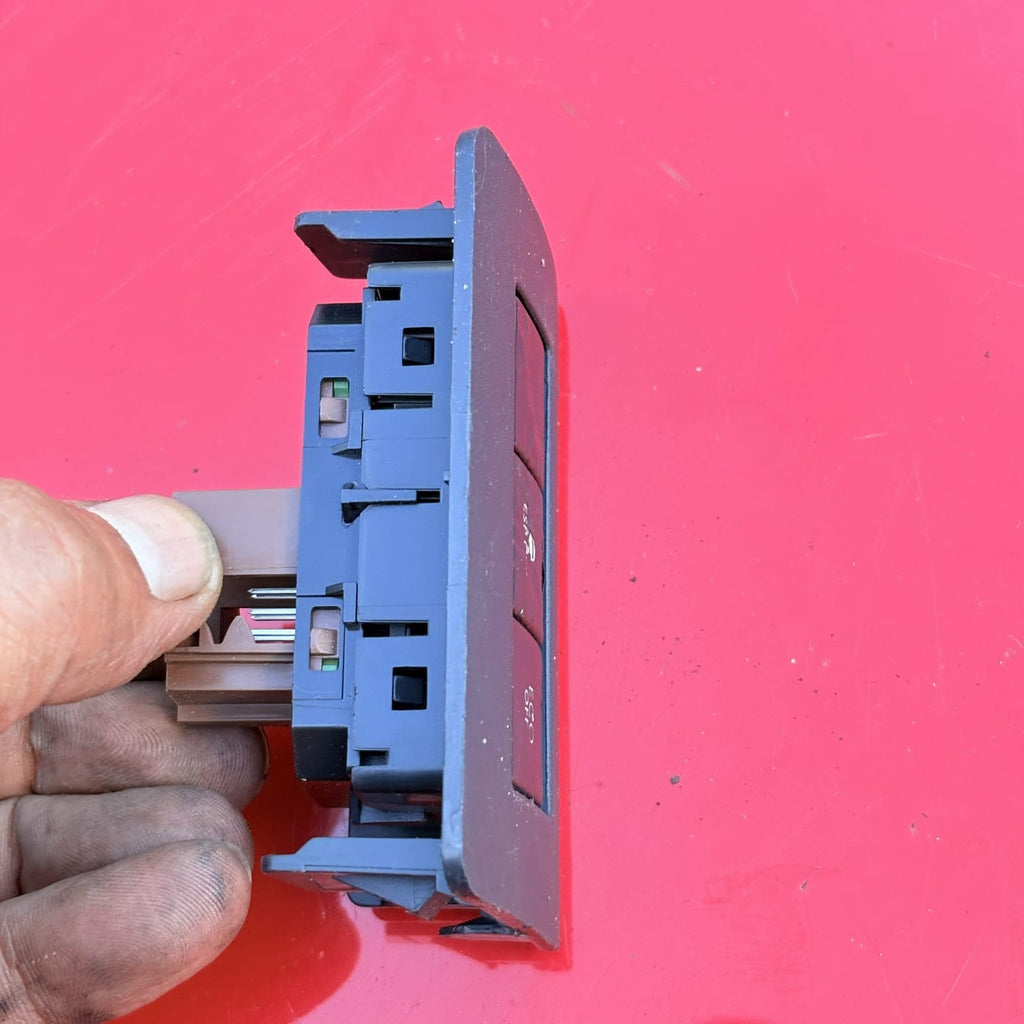 Citroen DS3 Mk1 3dr ESP ASR Traction Control Switch Panel 9684157677 2009-2016