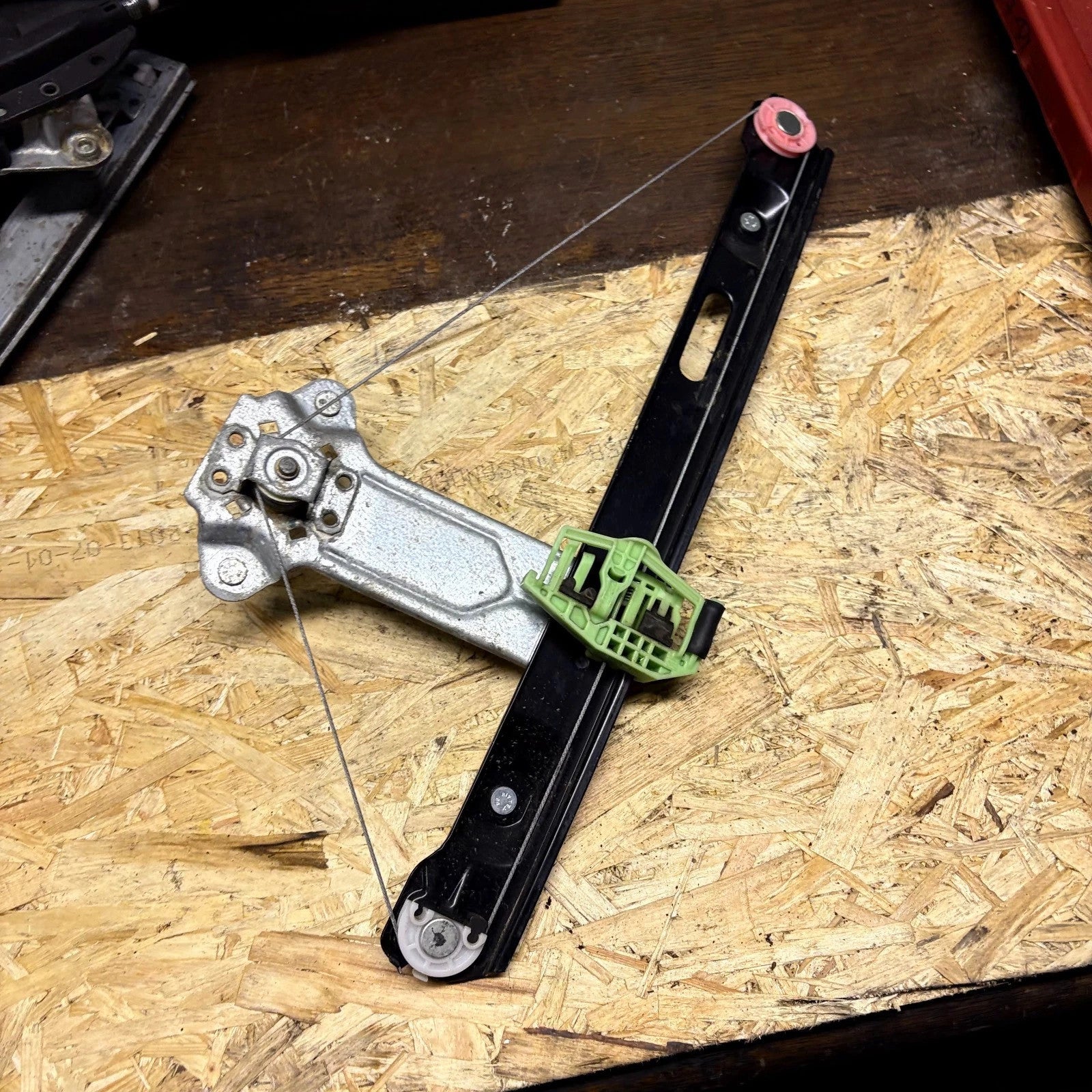 BMW 1 Series E87 Rear Left Manual Crank Window Regulator 5 Door 51347067799