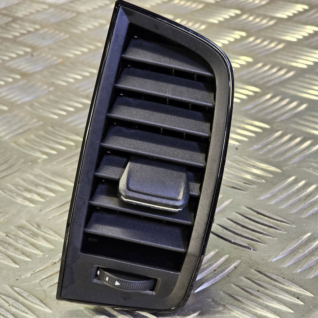 Skoda Karoq 2017-On RH Drivers Centre Airvent 57A820952A Black