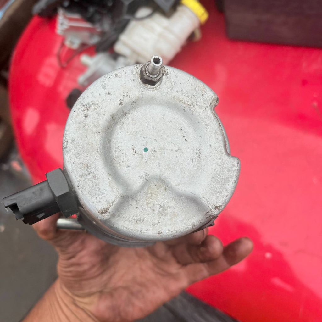 VOLVO 2008 FUEL FILTER WITH SENSOR 9659010880