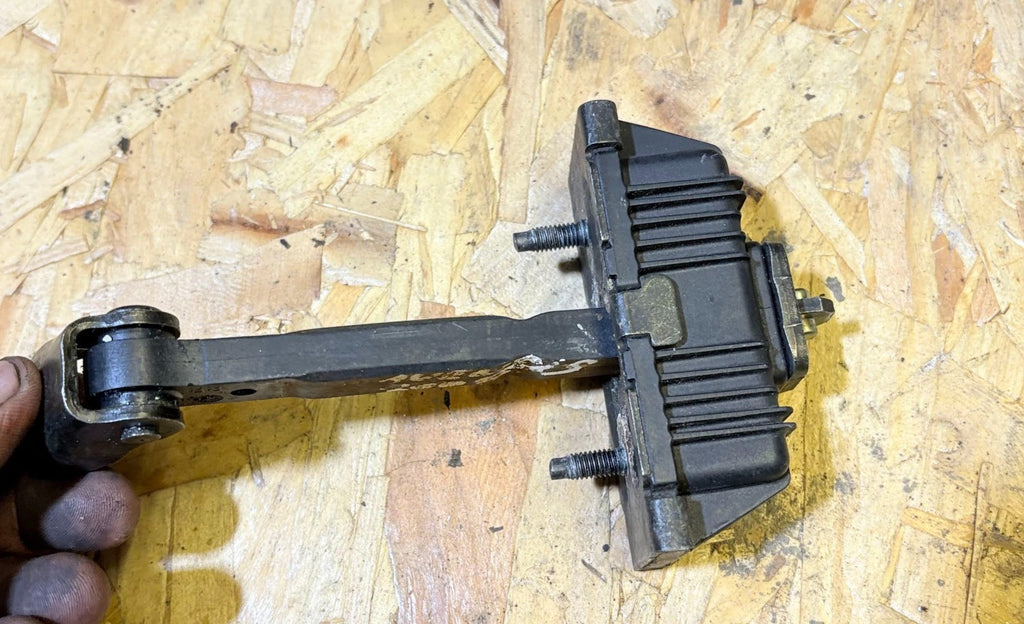 2009-2015 Toyota Avensis Rear Left Passenger Side Door Check Strap