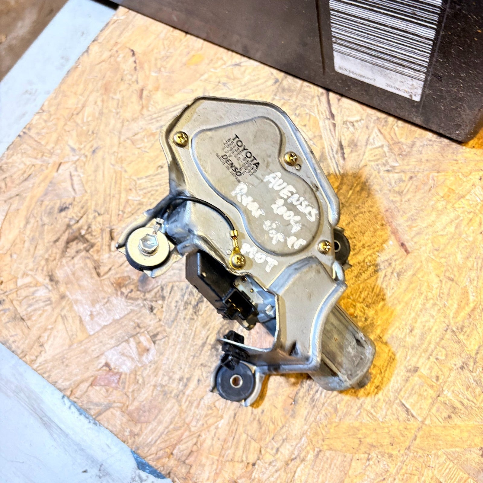 TOYOTA AVENSIS MK2 T250 2003-2008 REAR WIPER MOTOR HATCHBACK 85130-05090