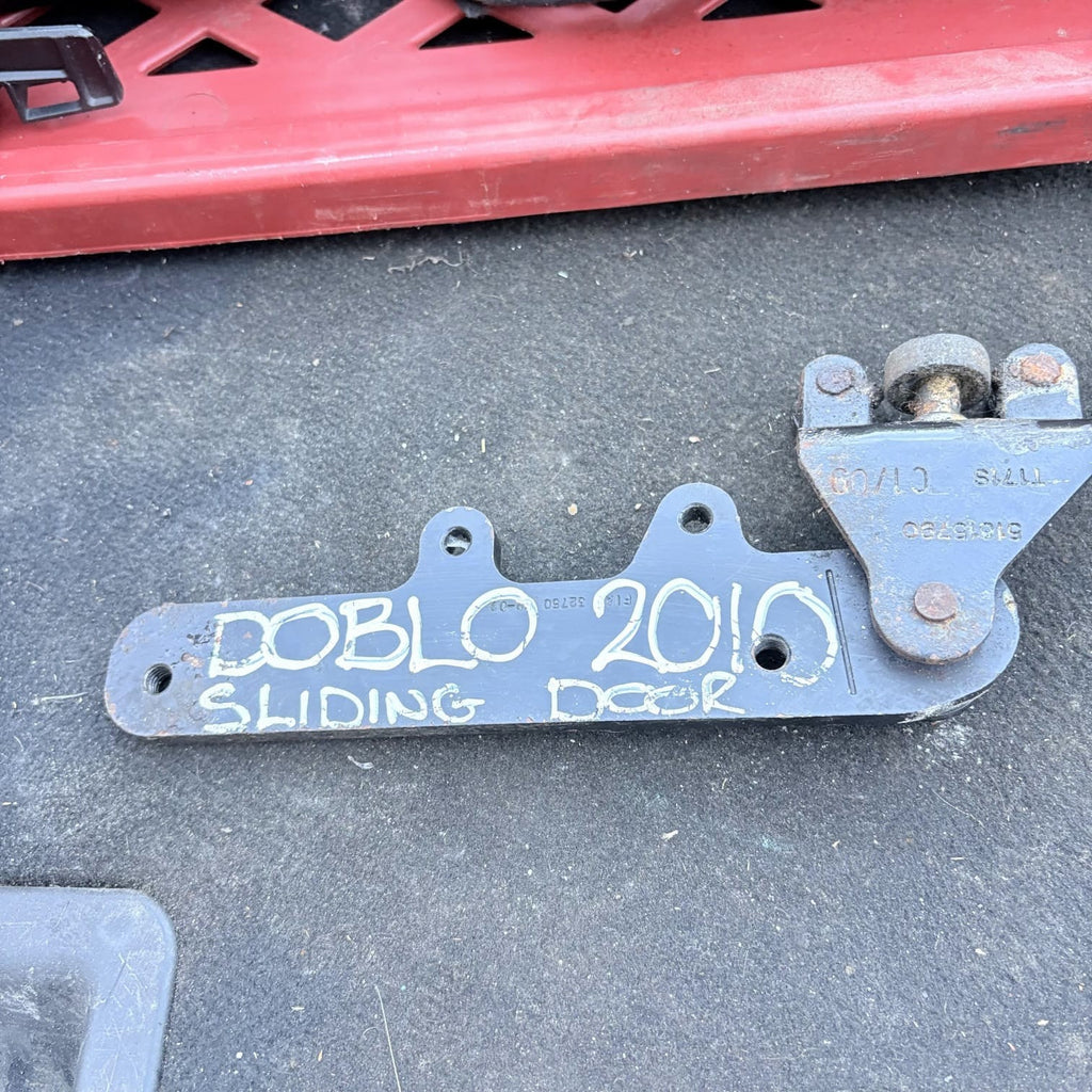 2010 Guide roller guide rail sliding door bottom Fiat Doblo 263 51815790