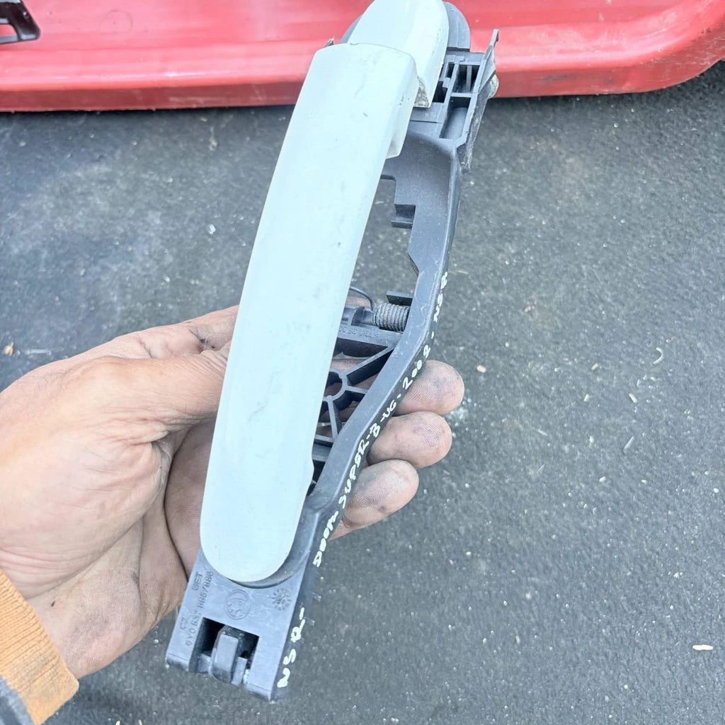 Skoda Superb 2002-2008 NSR Rear Door Handle Mounting Bracket 6Y0837885