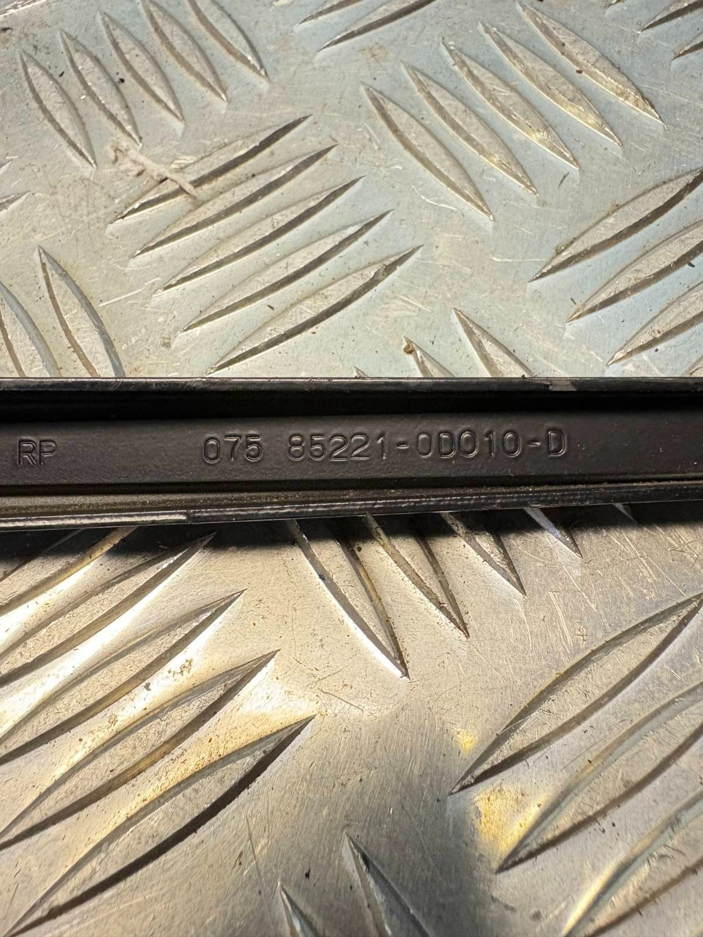 Wiper ARM PASSENGERS Toyota Yaris 075 85221-00010-D