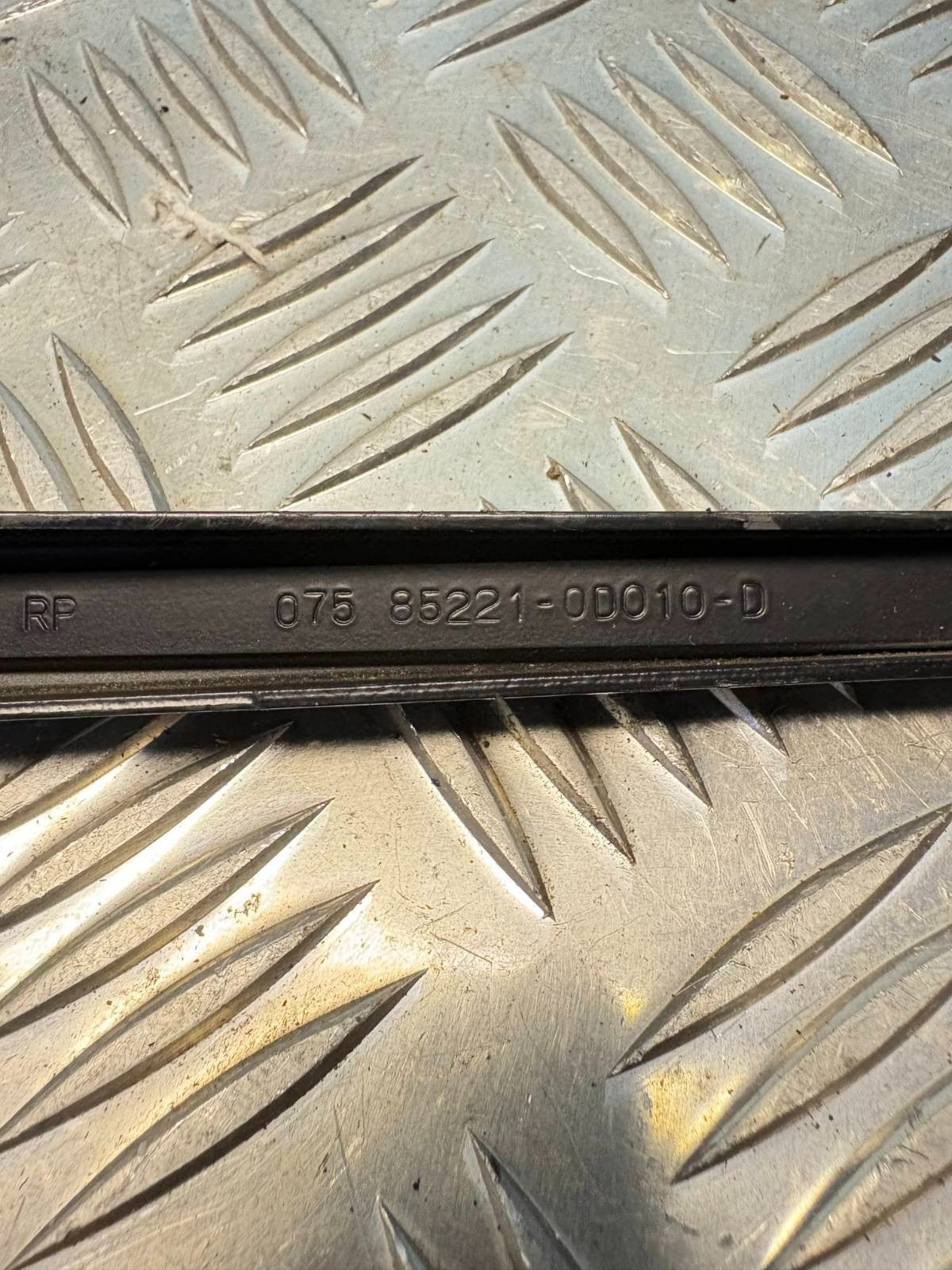Wiper ARM PASSENGERS Toyota Yaris 075 85221-00010-D