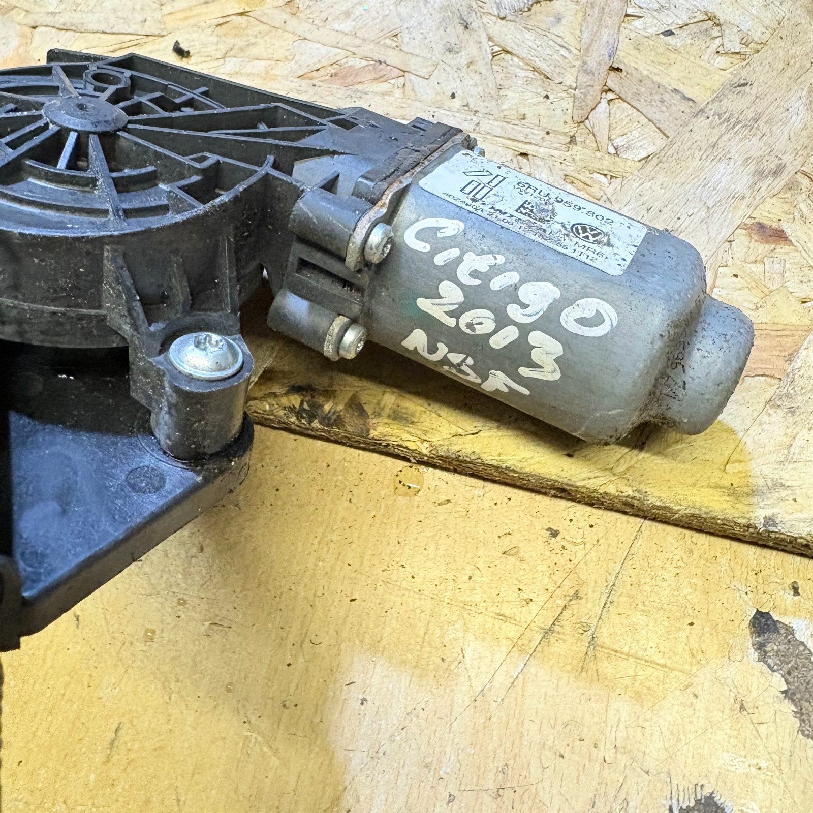 SKODA CITIGO 11-17 WINDOW MOTOR 1S4837461A NSF LH PASSENGER FRONT LEFT SIDE