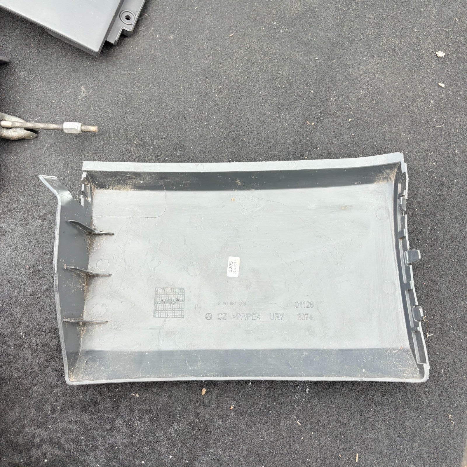 SKODA FABIA 6Y 5J 2000-2015 FRONT RIGHT UNDER SEAT STORAGE COVER GREY 6Y0881098