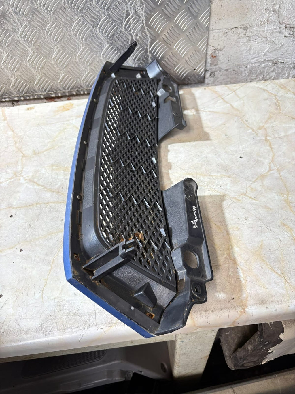 CHEVROLET CAPTIVA 2014 RADIATOR LOWER GRILL GRILLE CCOVER TRIM GMDAT 96 399 717