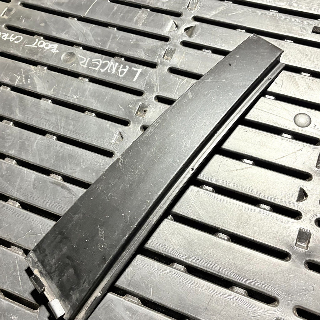 2005 VOLKSWAGEN PASSAT REAR RIGHT DRIVER EXTERIOR DOOR WINDOW TRIM COVER