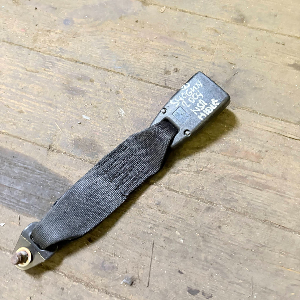 Mitsubishi Shogun Pajero III 1999-2007 Rear Centre Seat Belt Buckle