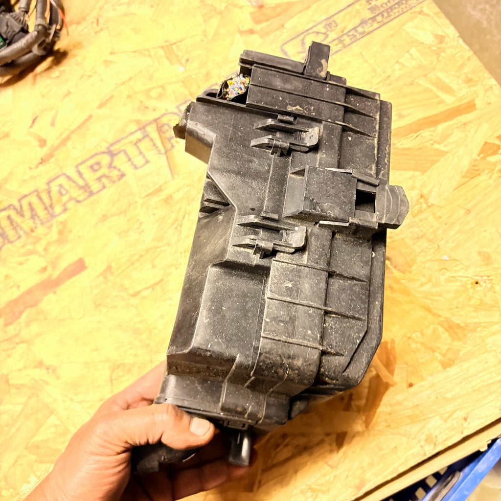 Kia Carens UN 2006-2013 Engine Bay Fuse Box Relay