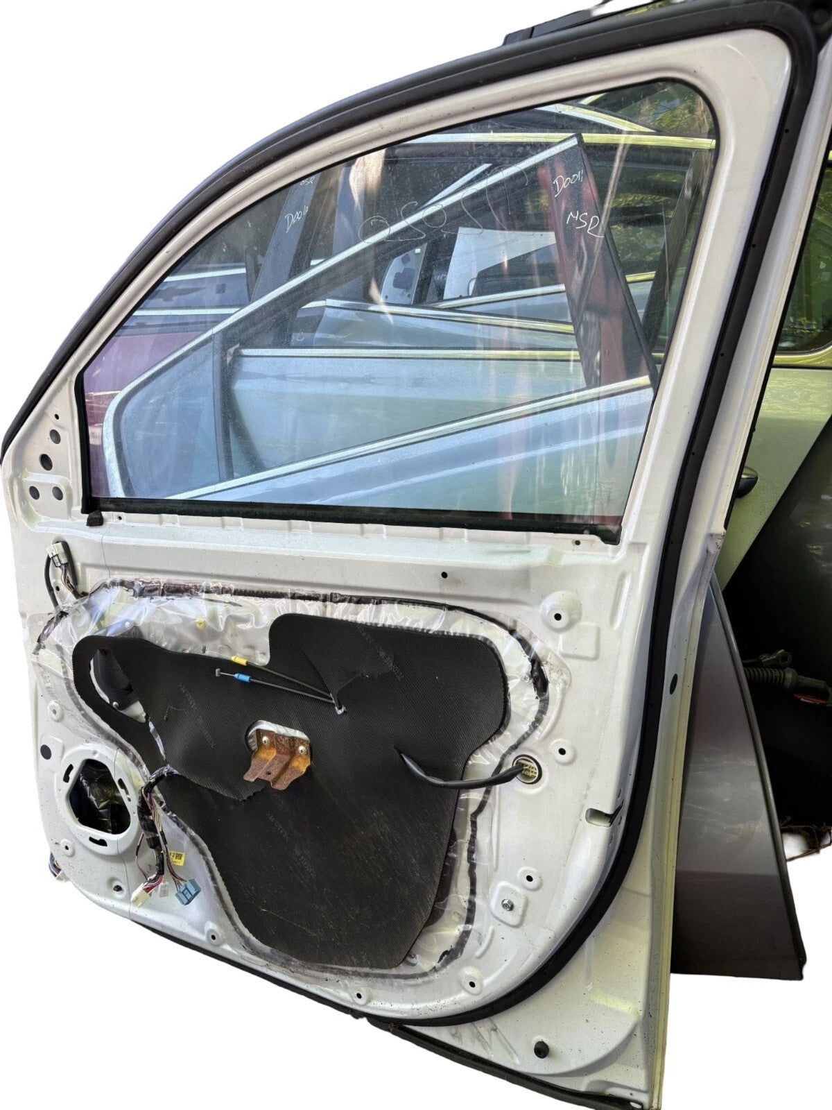 MITSUBISHI OUTLANDER FRONT DOOR RIGHT DRIVER SIDE IN WHITE W37 MK3
