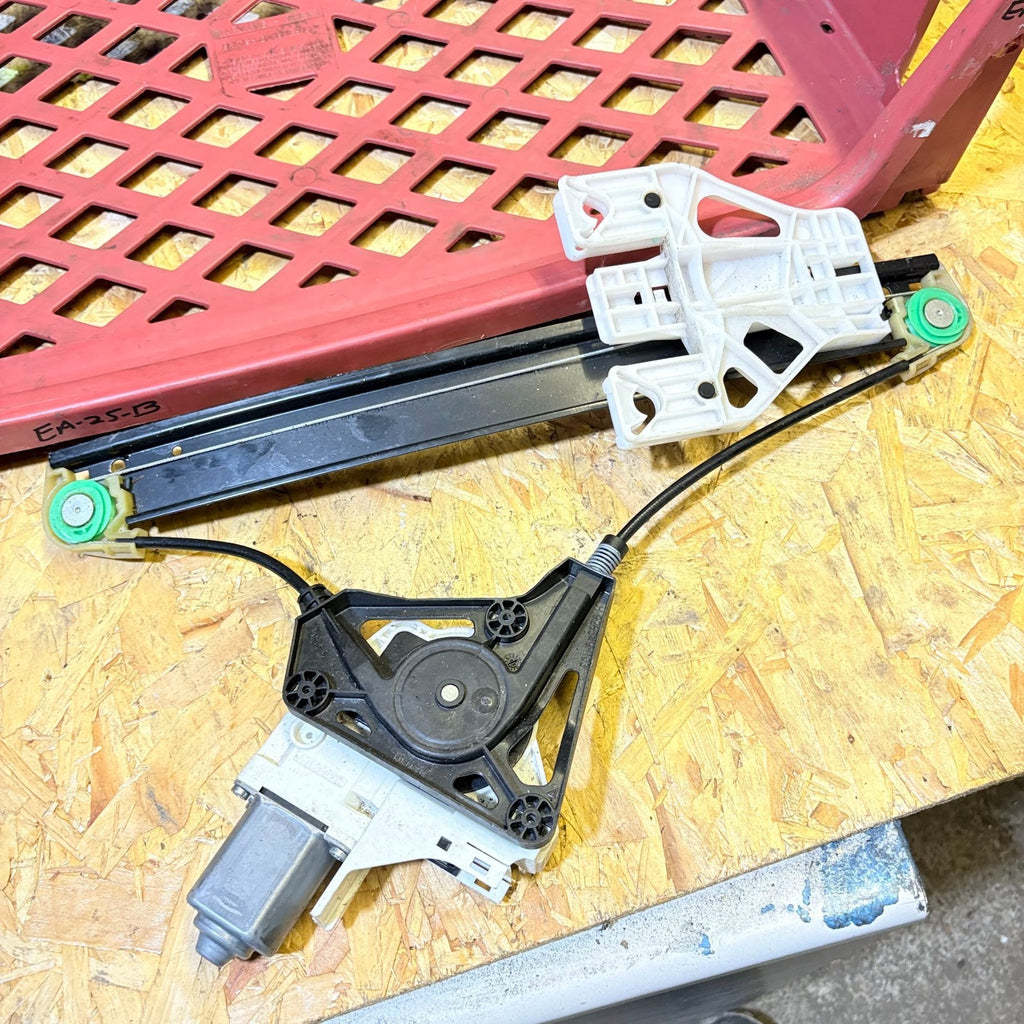 AUDI A1 2010-2018 LEFT REAR WINDOW REGULATOR WINDER 8X4 839 461 A