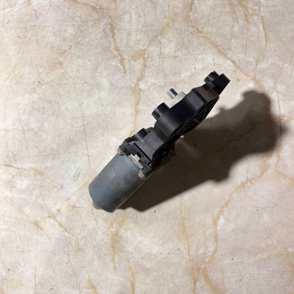 MERCEDES BENZ C S CLASS 1998-2008 FRONT LEFT WINDOW MOTOR 0536004902