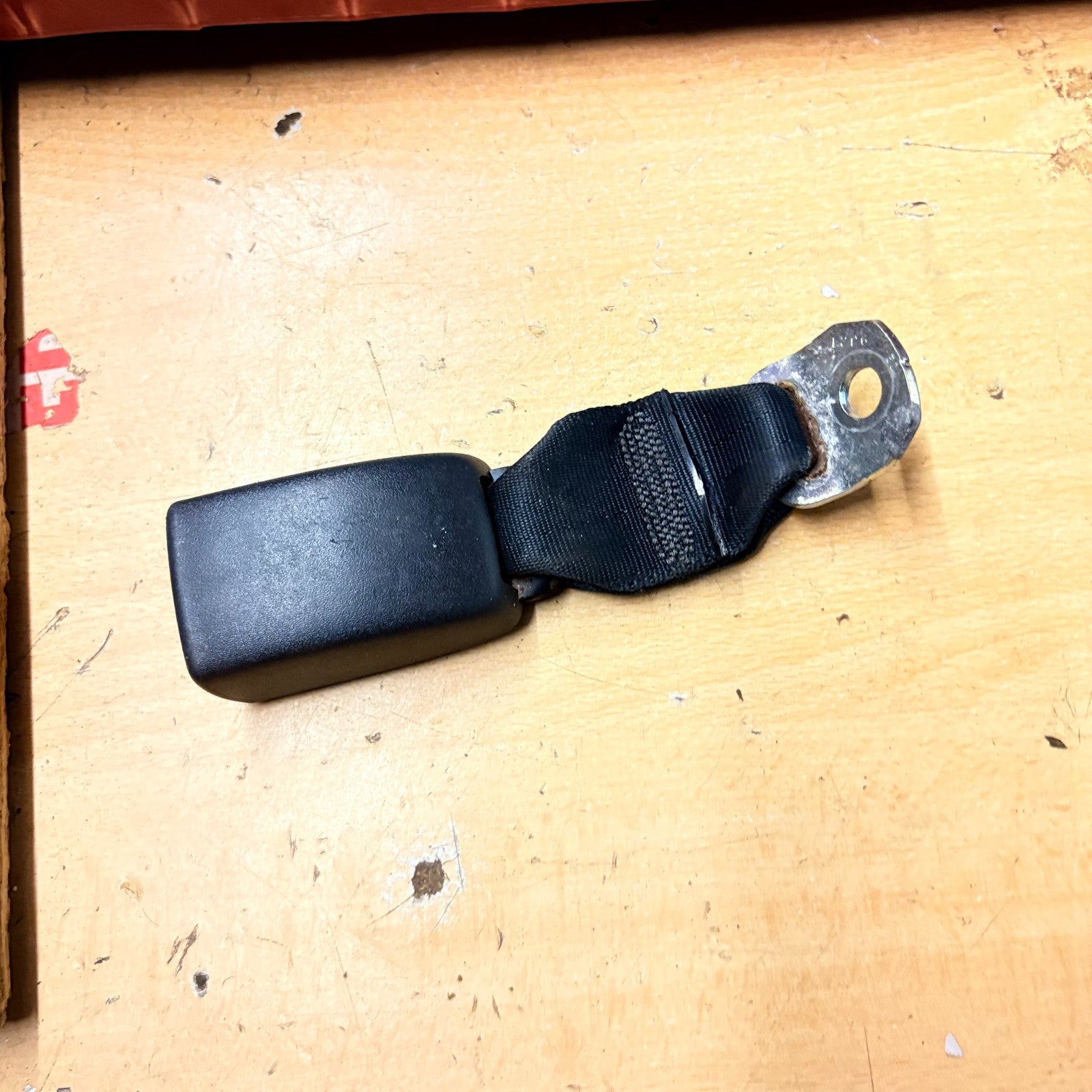 Toyota Aygo Mk1 2005-2014 NSR Passenger Seatbelt Buckle Stalk E034501 B-480