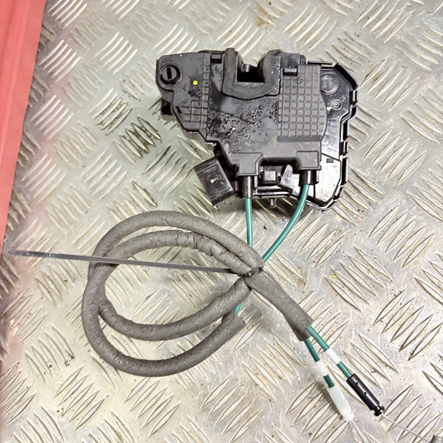 7131035001 PASSENGER REAR DOOR LOCK/E1-B3-51-2/FOR SSANGYONG TIVOLI CRYST 2017