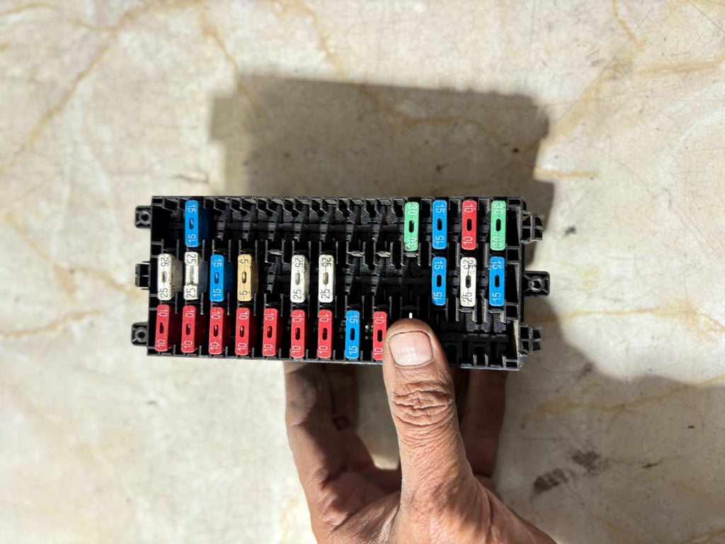 VAUXHALL VIVARO B RENAULT TRAFIC MK3 1.6 CDTI PASSENGER DASH FUSE BOX 2014-2019