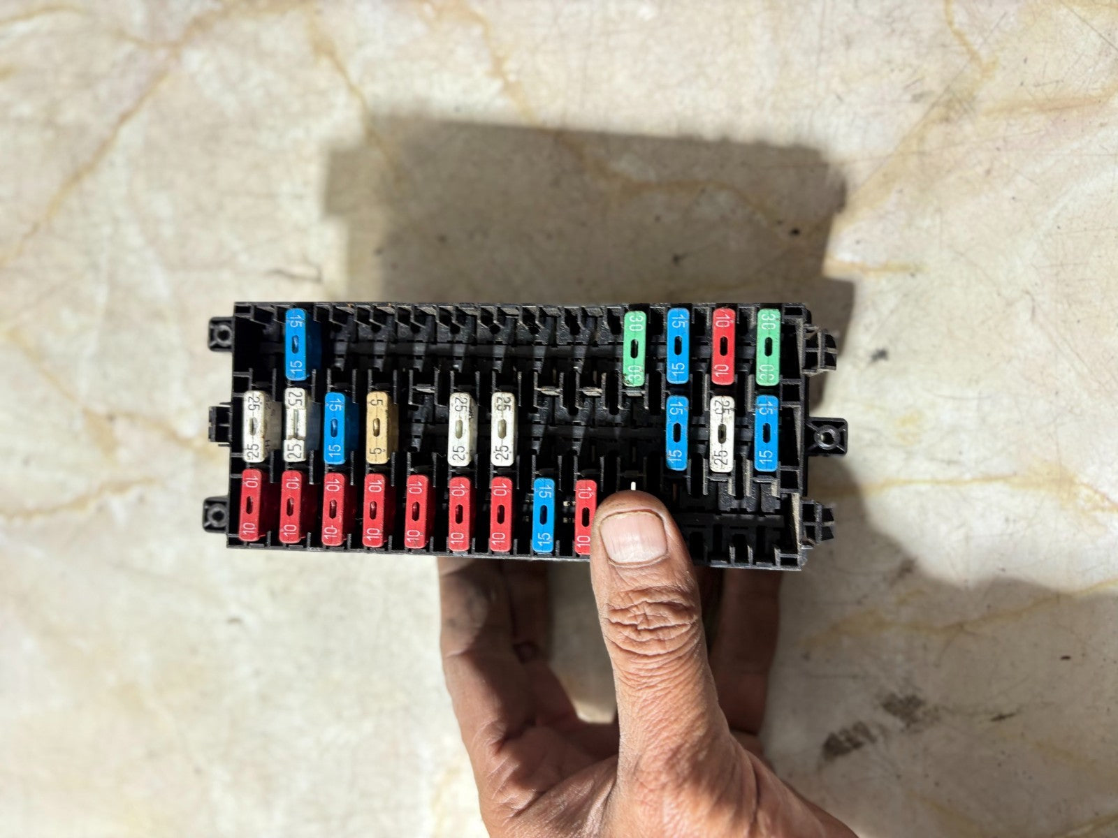 VAUXHALL VIVARO B RENAULT TRAFIC MK3 1.6 CDTI PASSENGER DASH FUSE BOX 2014-2019