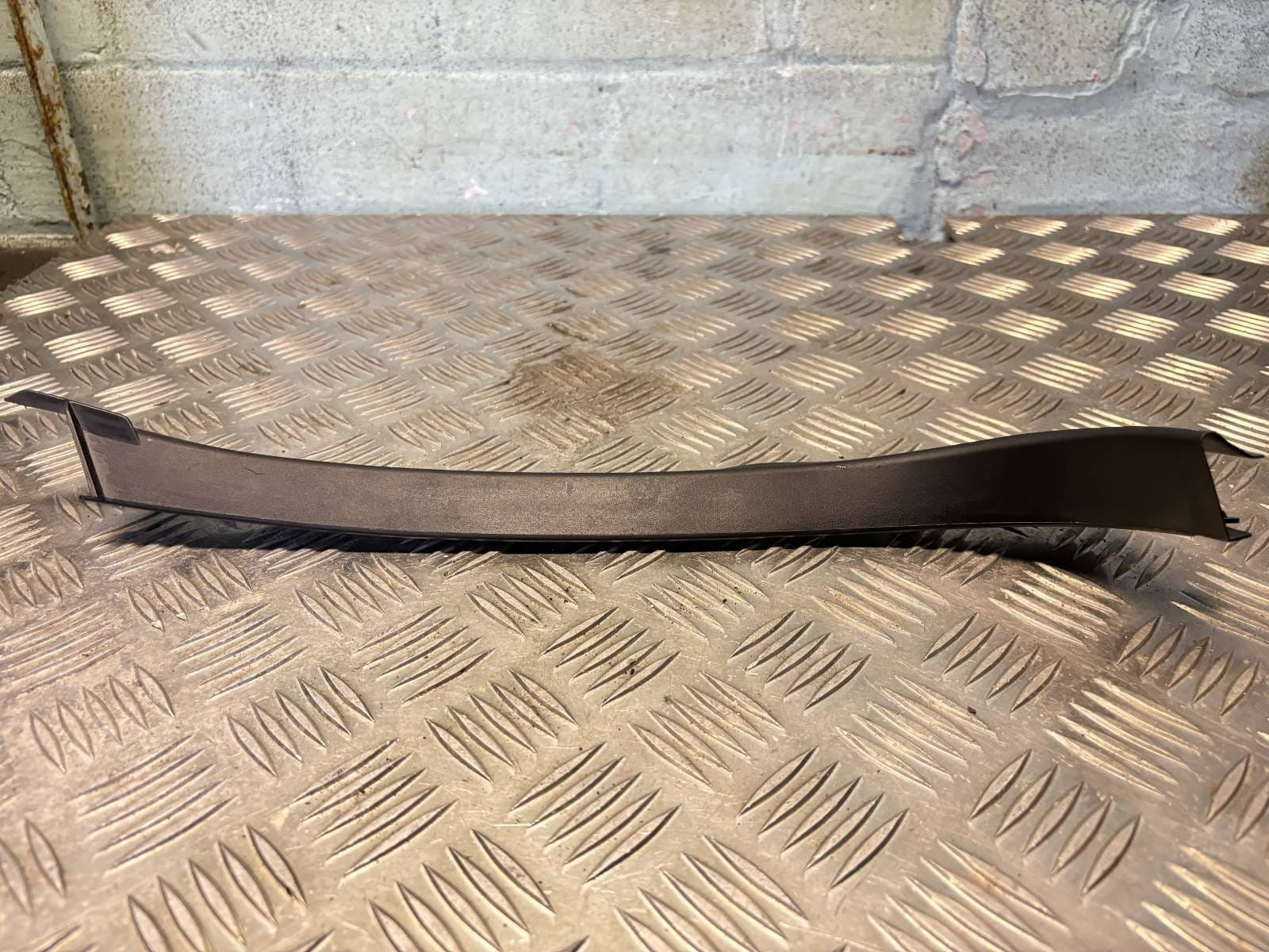 FORD FOCUS MK3 WINDOW TRIM PANEL REAR RIGHT DOOR BM51-A247B56-AEW 2014