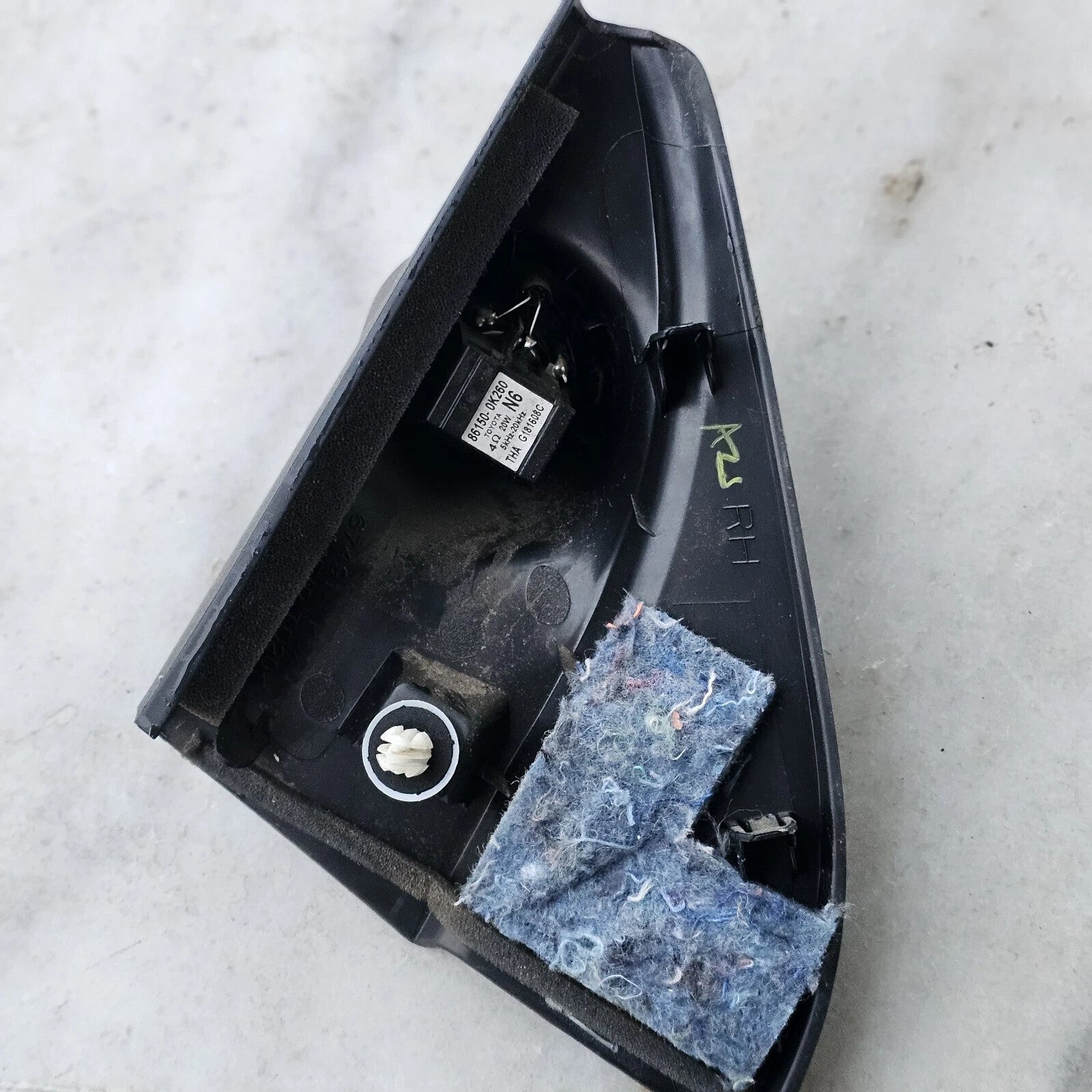 (2017) TOYOTA HILUX MK8 OSF DRIVER SIDE FRONT DOOR TWEETER + TRIM 67491-KK020
