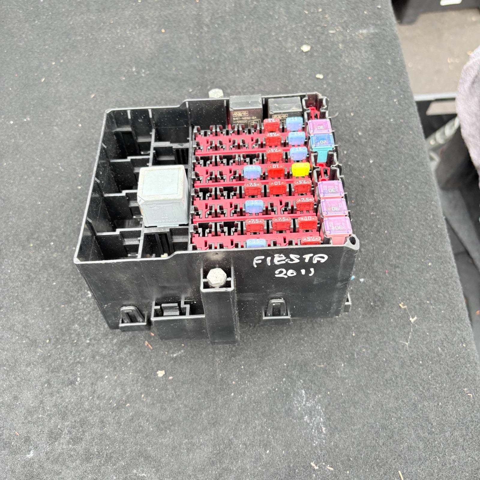 2011 Ford Fiesta Fuse Box 8V5T-14A005-DKE