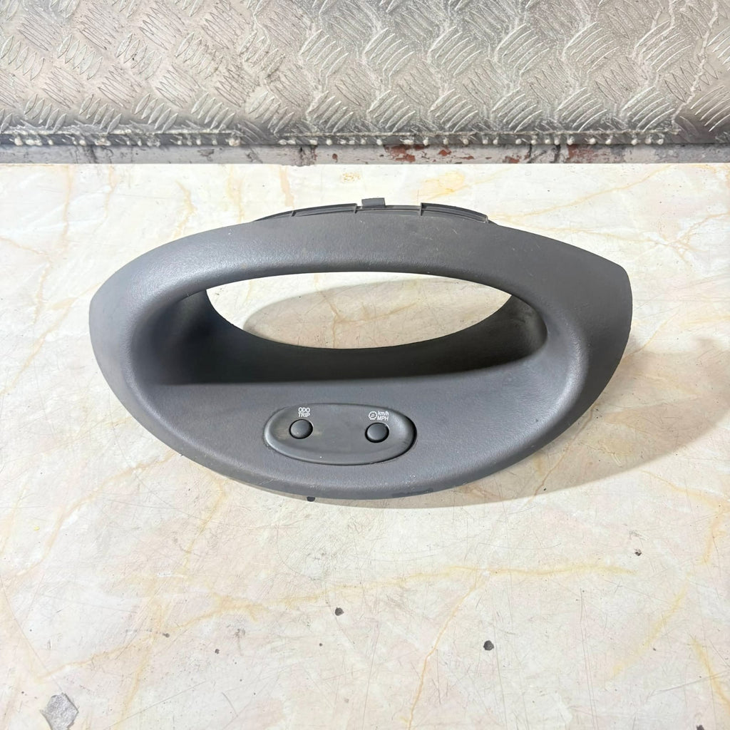 TOYOTA YARIS MK1 SPEEDOMETER CLUSTER SURROUND PANEL 1999-2005 55411-52020