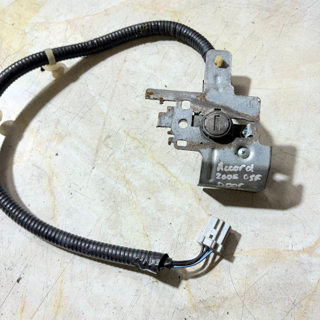 HONDA ACCORD Door Lock Right Off Side Front Saloon 2005