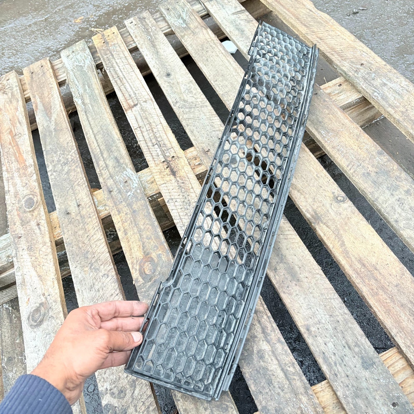 Fiat 500 312 2007-2015 Front Bumper Lower Centre Grille Mesh Insert Pre-Facelift
