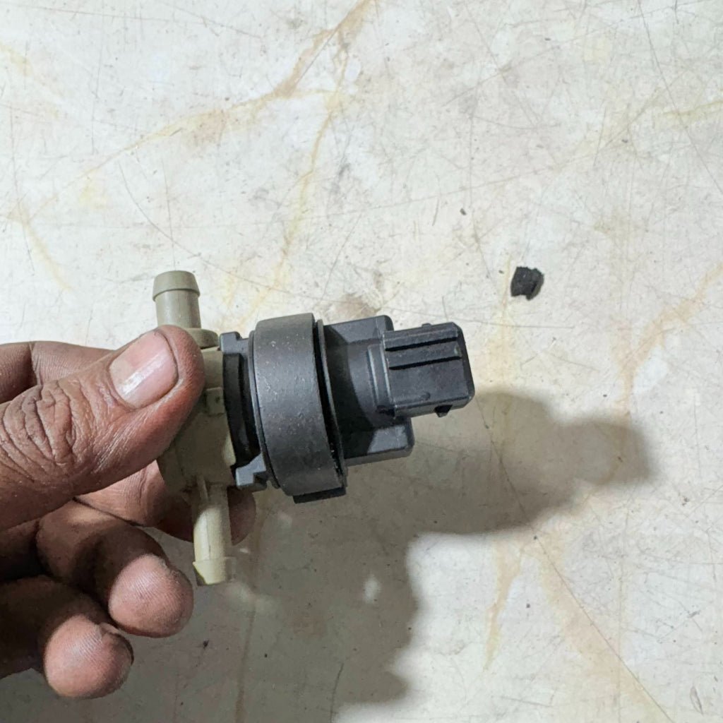 MERCEDES FUEL PETROLREGENERATION PURGE VALVE 0004701693 2000-2002