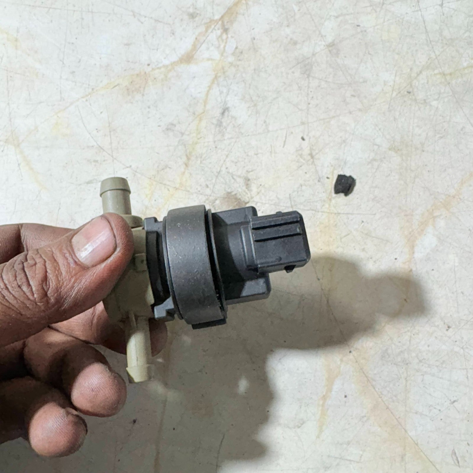MERCEDES FUEL PETROLREGENERATION PURGE VALVE 0004701693 2000-2002